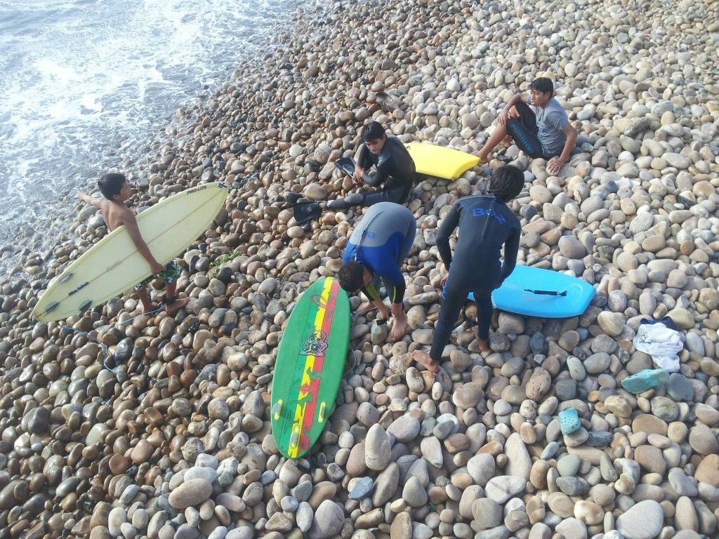 Surf en Perú, faro de Pacasmayo