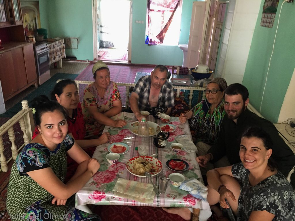 Comida con familia de Turkmenistan