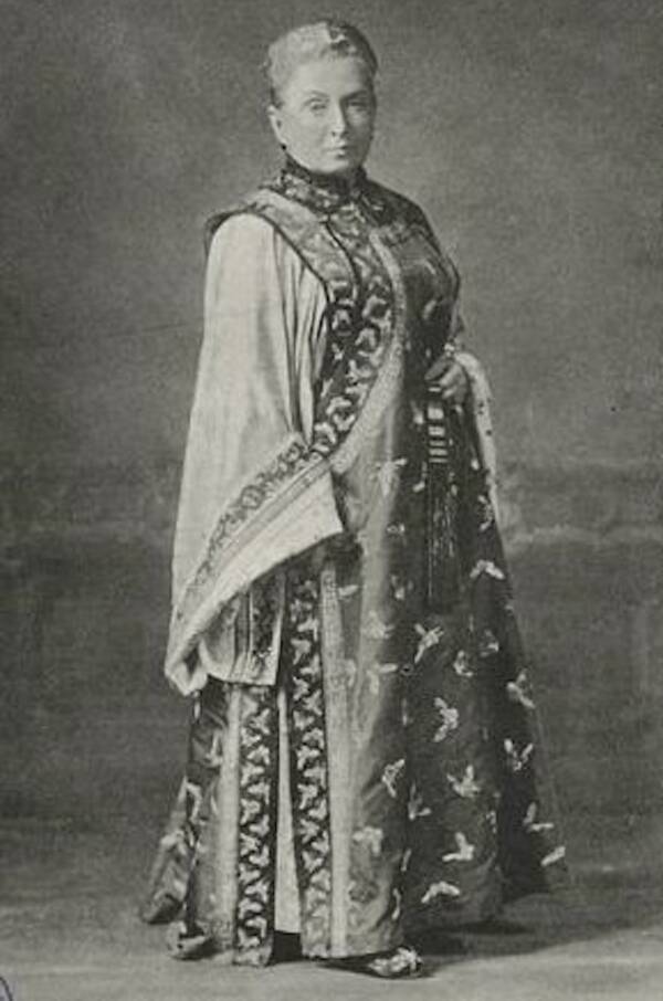 Isabella Bird con traje de manchuria