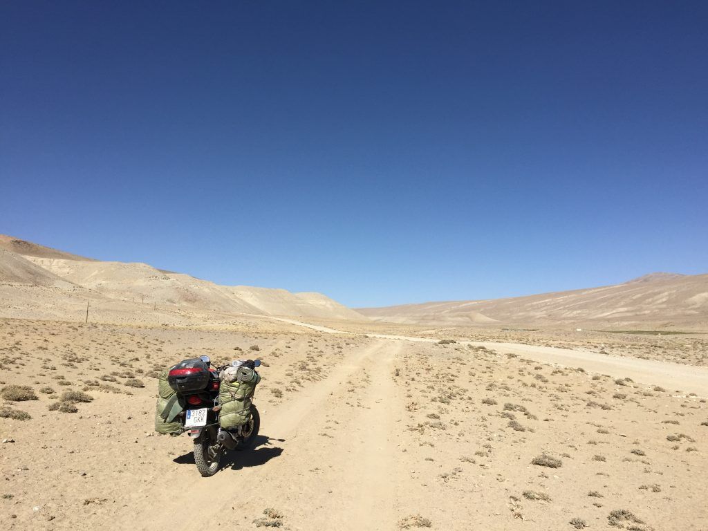 Carretera solitaria del Pamir